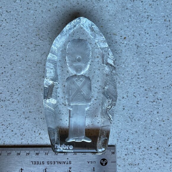 Nybro Sweden Crystal Glass Figurine Of British Guard Soldier Sculpture Decoratio - Picture 3 of 10